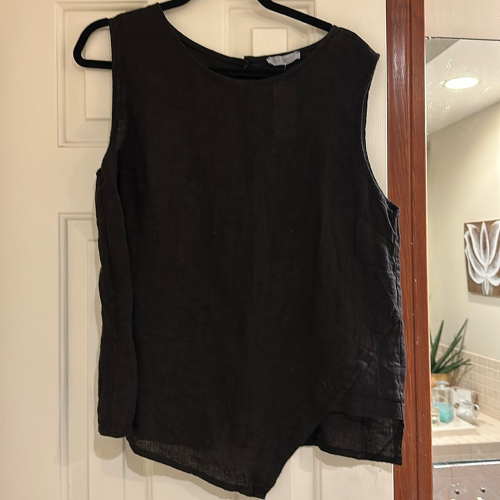 NWT Italian Black linen sleeveless top Beautiful